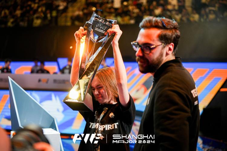 T1团长：2024年的目标是重建T1王朝，打造健康且可持续发展的队伍